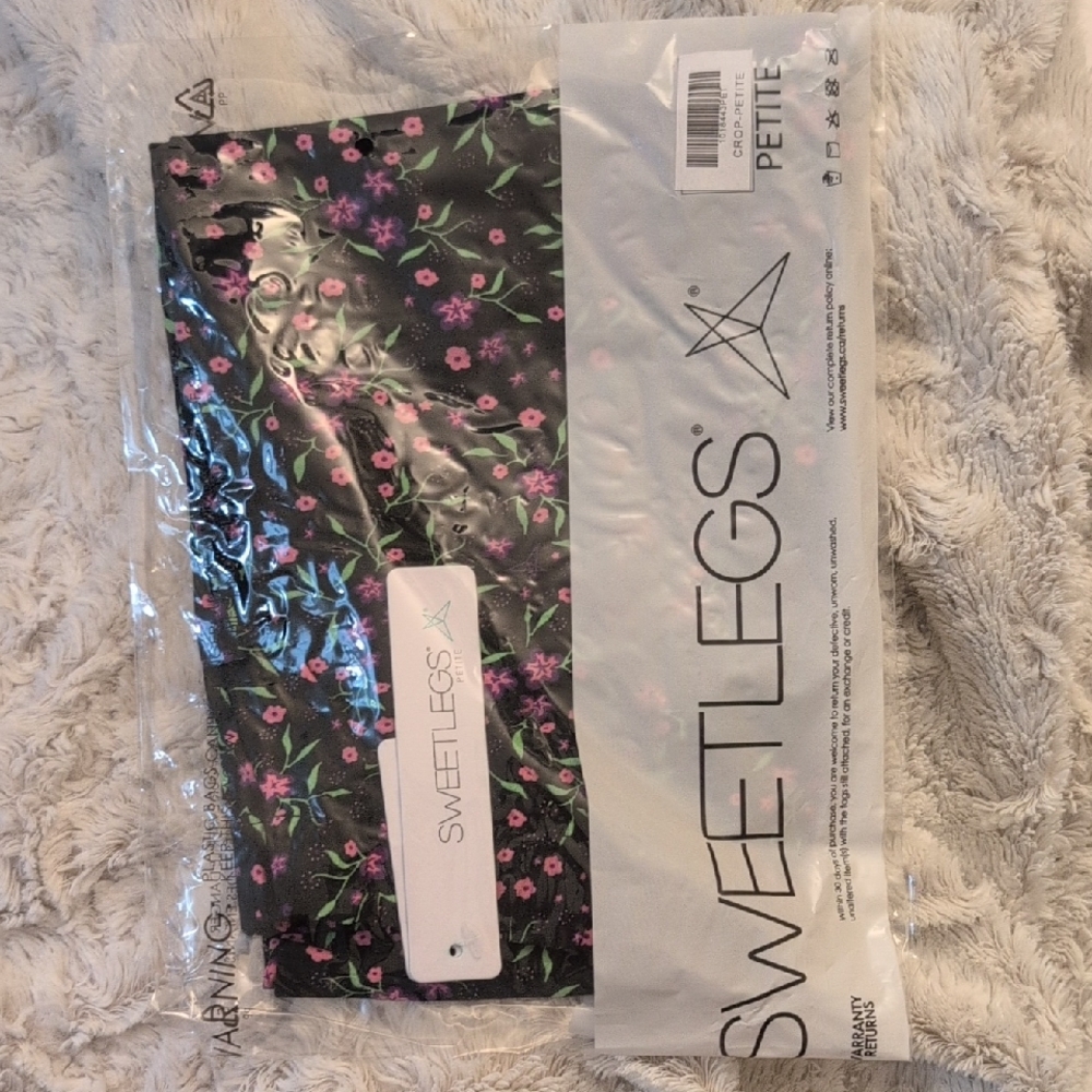 SweetLegs Feeling Flowerful Crop Leggings ✨NWT✨